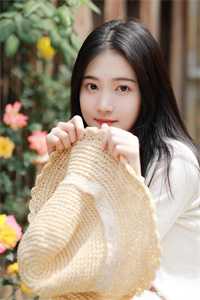 我和男友手牵手刮彩票张文白富美